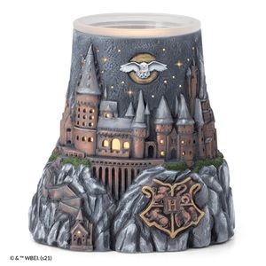 Harry Potter Scentsy warmer with hogwarts house waxes